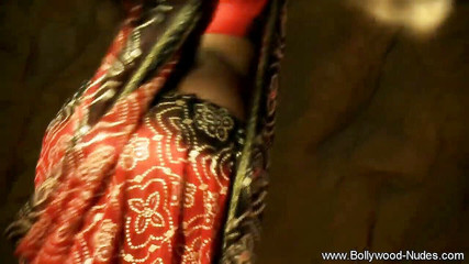 प्यारा भारतीय किशोर नृत्य!