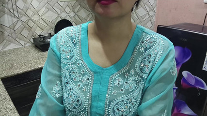 सेक्सी भारतीय सौतेली बहन अपने सौतेले भाई के साथ हार्डकोर हॉट सेक्स करती है जबकि वह पोर्न देखता है