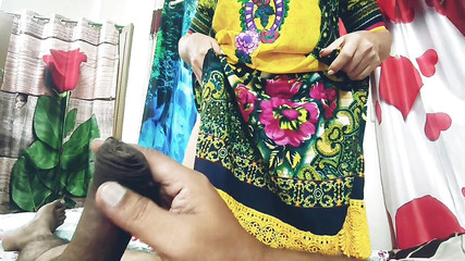 सौतेली माँ ने बेटे के दोस्त को बीबीसी लेने के लिए बहकाया