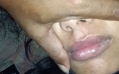 घर पर मेरी सौतेली बहन की सहेली, सेक्सी सुंदर लड़की ग्लोरी की चूत खा रही है - क्वीन4देसी