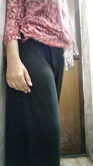 जब हॉट वाइफ ने उतार दिए सारे कपडे हॉट इंडियन वाइफ