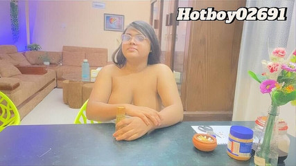 मैंने अपने छोटे सौतेले भाई के साथ अपनी बड़ी सौतेली बहन की चूत की चुदाई की। ओह, क्या मजा है.