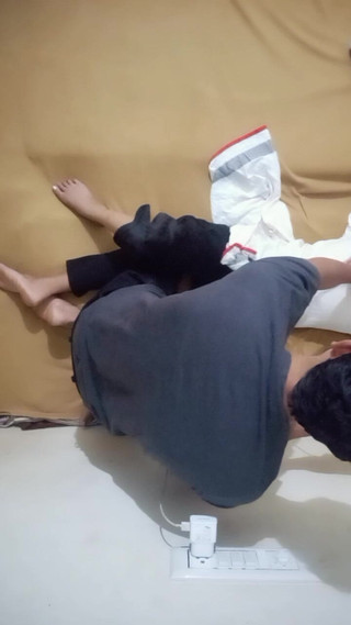 अकेले को चूमा, यह कैमरे में रिकॉर्ड हो गया