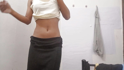 तंग एशियाई बालों वाली बिल्ली हार्ड डिक पर सह