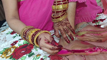 भारतीय नवविवाहित महिलाओं की पहली रात हनीमून पर गंदी बातें