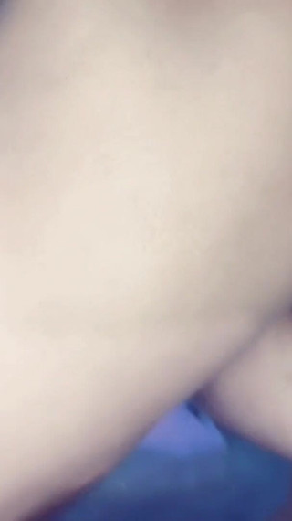 देसी लड़की पहली बार बड़े लंड से चोद रही है