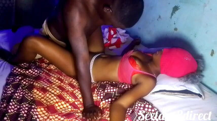 भारतीय देसी लड़की चोदने से पहले मेरे लिंग को सहलाती है