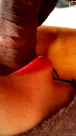 मेरे दोस्त पति ने मेरे रसीले मुँह में अपना बड़ा सुन्दर लंड घुसा दिया