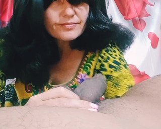 एक दोस्त की सौतेली माँ के साथ अफेयर