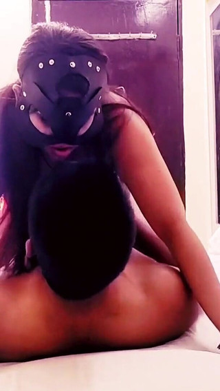 सौतेली भाभी जीजा जी के साथ हनीमून पैकेज पर नैनीताल के होटल के कमरे में थी, जबकि पति धोखा दे रहा था