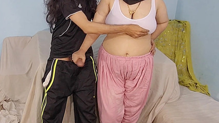 बीबीडब्ल्यू भारतीय बड़ी गांड वाली हिंदी भाभी की देवर द्वारा कठोर चुदाई