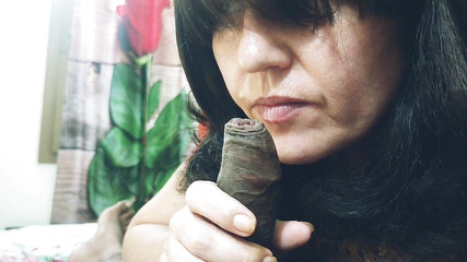 फूहड़ सौतेली माँ हर दिन मेरा लंड चाहती है