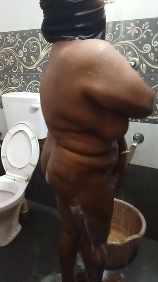 कॉलेज लाचर बाथरूम साबुन प्रदर्शन वीडियो