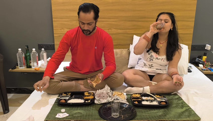 सौतेले पिता के साथ सौतेली बेटी की चुदाई, राक्षस लंड पर सवार होकर बड़ा लंड चूसना