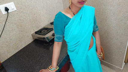 हॉट इंडियन देसी विलेज भाभी लंबे समय के बाद डेवर से मिली और जमकर चुदाई की