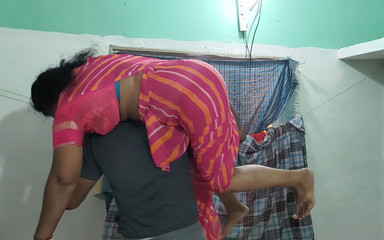 मैंने अपनी सास के साथ गुदा मैथुन के दौरान अपना पूरा लंड अन्दर डालने की कोशिश की