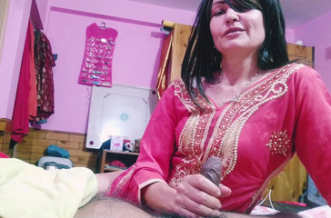 सौतेली माँ यह देखना चाहती है कि उसका सौतेला बेटा कैसा व्यवहार करता है