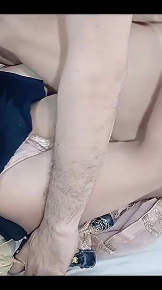 सौतेली बहन को चोदना भारतीय सौतेला भाई एक कुतिया की तरह बड़ा लंड