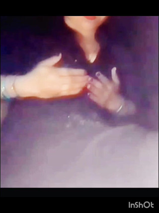 मैंने बैगन को अपने अंदर डाल लिया, दर्द हुआ लेकिन उत्तेजना में मुझे दिल का अहसास नहीं हुआ