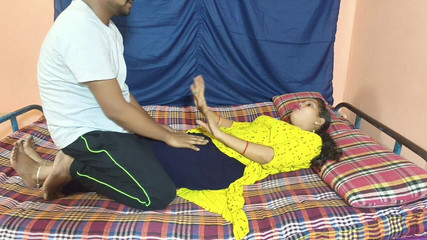 खूबसूरत भारतीय देसी कॉलेज लड़की अपने प्रेमी के साथ सेक्स का आनंद लेना चाह रही है