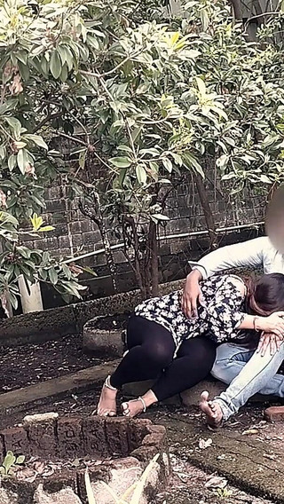 भाभी के साथ जंगल में मंगल पड़ोसन.