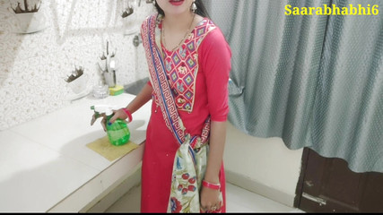 जब मैं आनंद ले रही थी और मुझे एक बड़े लंड की जरूरत थी तो पिज़्ज़ा डिलीवरी बॉय मेरे निजी कमरे के दरवाजे के अंदर देख रहा था हिंदी सेक्स