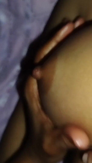 देसी भारतीय गांव की लड़की जेनिफर ने मुझे अपने कमरे में बुलाया और पूरी रात जम कर चुदाई की