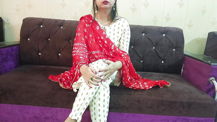 भारतीय किशोर सौतेली बहन और सौतेला भाई घर पर गर्म सेक्स !! उसका पति उसे चोद नहीं सकता!