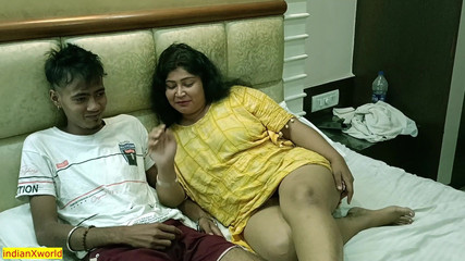 रात के खाने के बाद सौतेली बहन के साथ अद्भुत गर्म सेक्स। देसी सेक्स