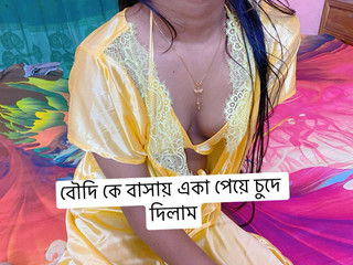 सेक्सी बंगाली महिला को धोखा देना, दोस्त के साथ प्रेम प्रसंग जब वे रोम में अकेले हों