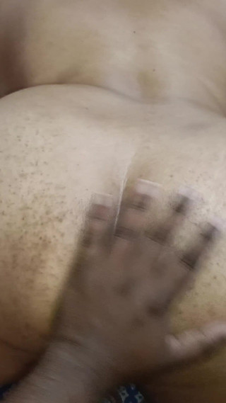 देसी पत्नी की बड़ी गांड का छेद