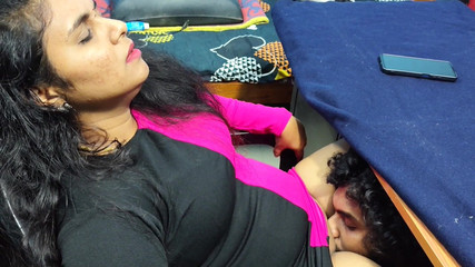 बॉस को मनाने के लिए ऑफिस रूम में लेडी बॉस और पुरुष स्टाफ की गर्मागर्म चुदाई