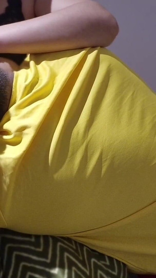 देसी युवा लड़का उसकी सौतेली माँ के स्तनों का दीवाना हो गया