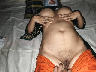 देसी सुंदर भारतीय गाँव की लड़की की युवा सौतेले भाई द्वारा कट्टर चुदाई