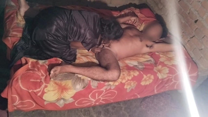 कमरे में हॉट विलेज सेक्सी गर्ल और बॉय फ्रेंड रोमेंक