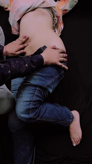 मैंने उस सेवा कर्मचारी को चोदा जिसने अभी-अभी बच्चे को जन्म दिया है और मुझे उसके पूरे चेहरे पर टपकते दूध से भरे बड़े स्तन बहुत पसंद हैं