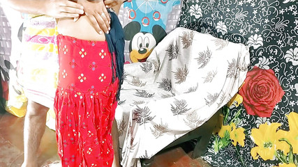 युवक ने नौकरानी को लंड दिखाकर चुदाई के लिए राजी किया