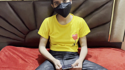 देसी स्टेपाउंटी को अपने सौतेले बेटे के सबसे अच्छे दोस्त द्वारा चुदाई का आनंद मिलता है