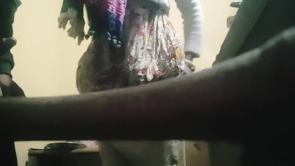 भाभी को किचन में बिना तेल, बिना कंडोम के एक पल दिया गया