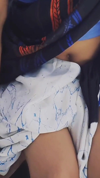 शरारती सुंदर साड़ी वाली लड़की और मैंने उसकी शहद जैसी सुंदर बिल्ली को गुप्त रूप से चोदा