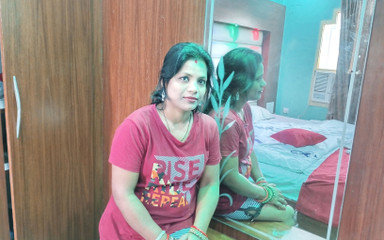 भारतीय नवविवाहित दिशा ने पूर्व प्रेमी को सेक्स के लिए बुलाया लेकिन सौतेले भाई के साथ चुदाई की