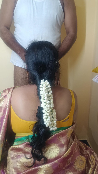 नवविवाहित महिलाएं अपनी सुंदर संरचना दिखा रही हैं 2