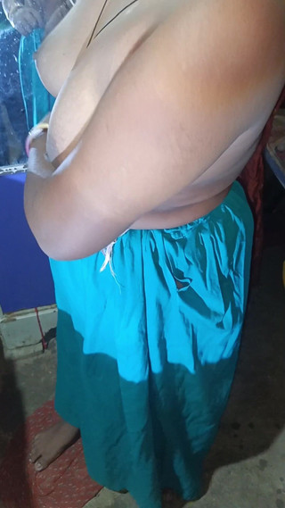 भारतीय देसी लड़की सेक्स का आनंद लेती है