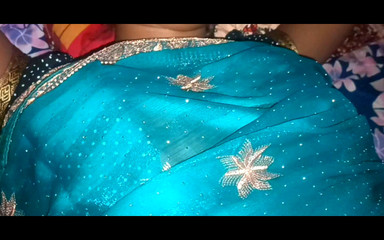 भारतीय खूबसूरत महिलाएं भारतीय हिंदी वीडियो में बड़ा खाना बनाना चाहती हैं