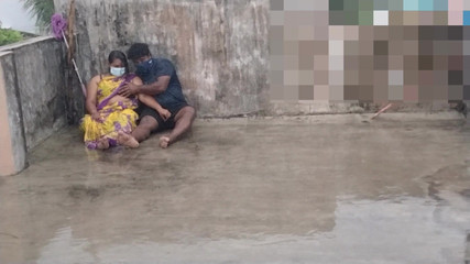 छत पर रेन सेक्स