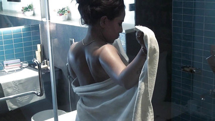 देसी लड़की ने शॉवर में अपने बॉयफ्रेंड के साथ चुदाई का सत्र बनाया