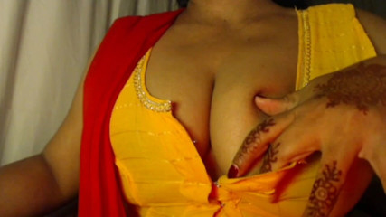 स्तन गर्म निपल चूसो।