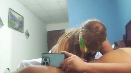 70 वर्षीय माँ मुझे कितना अच्छा मुख-मैथुन देती है