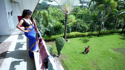 एक देसी जोड़े के हनीमून के साथ अत्यधिक जंगली और गंदा प्यार करना