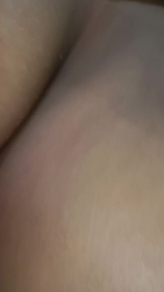 तंग बिल्ली बड़े स्तन